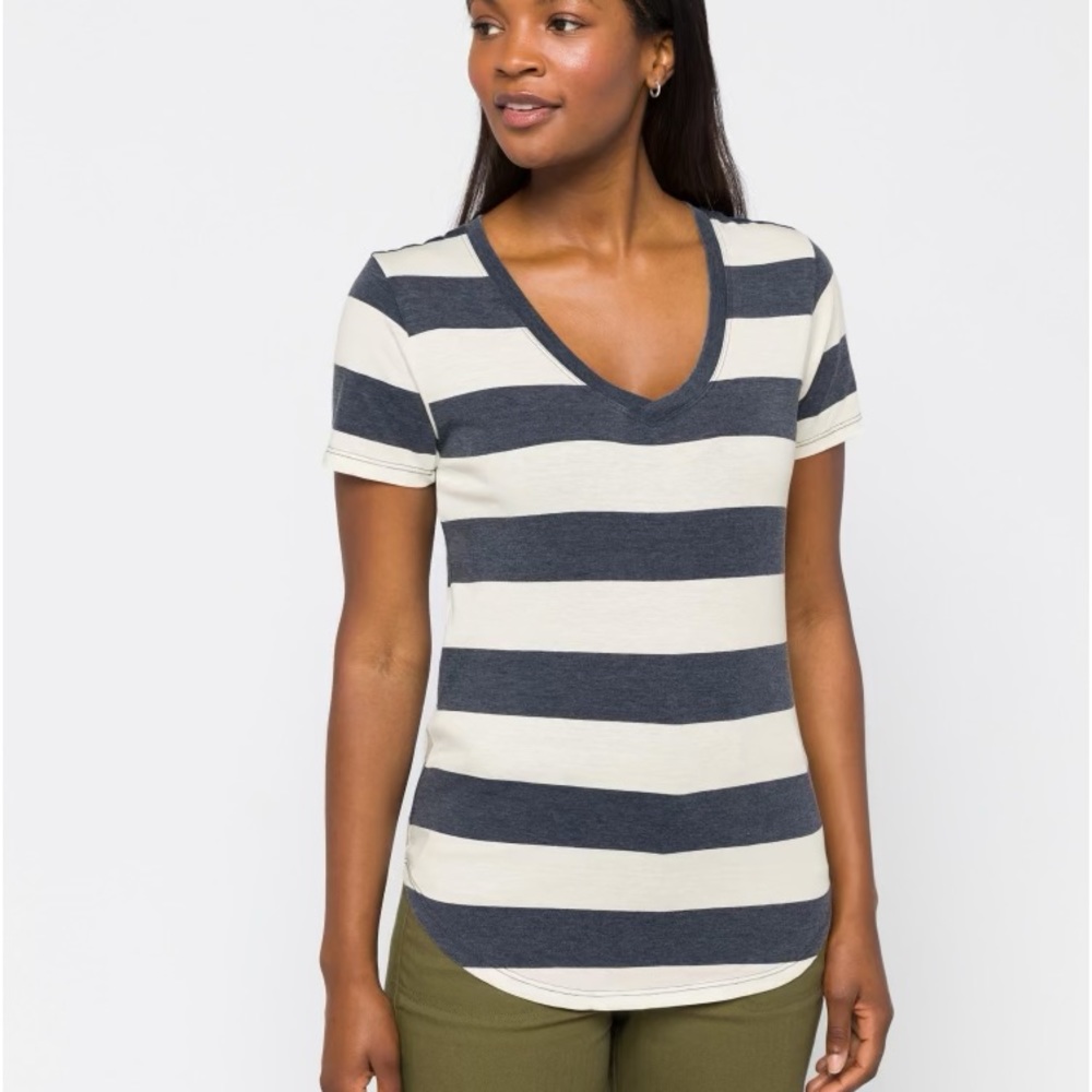Z SUPPLY tamika v neck knit top EUC
